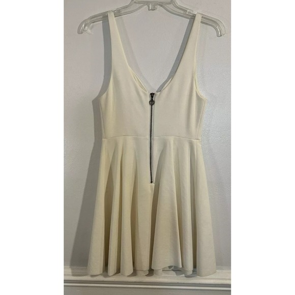Kimchi Blue White Mini Dress V-Neck Sleeveless‎ Fit & Flare Party Size S - Picture 3 of 10